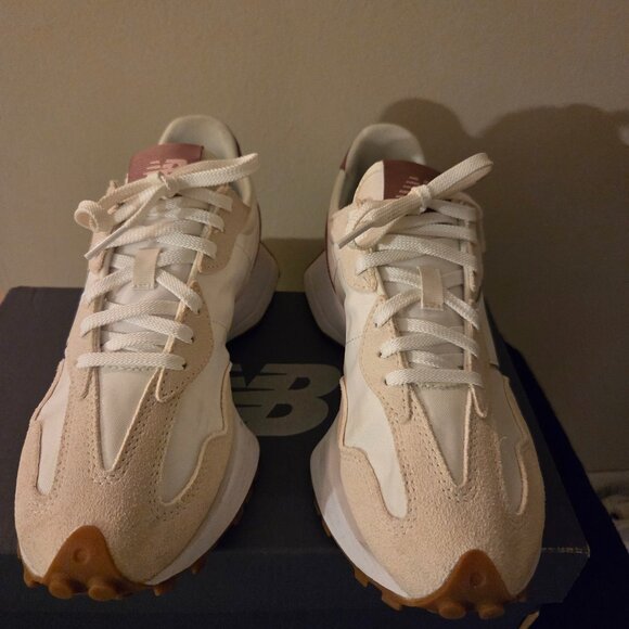 New Balance Pink and White - Picture 4 of 4